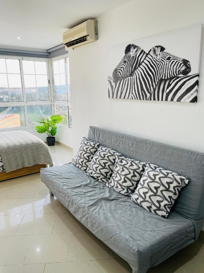 Apartamento La Torre 1337 Precioso, Moderno Y Con Piscina Torremolinos Kültér fotó